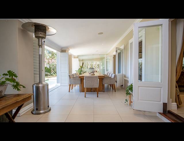 6 BEDROOM HOUSE FOR SALE IN LA LUCIA